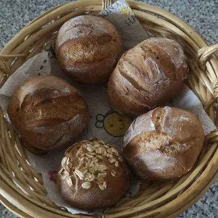 Einfache Dinkelbrötchen