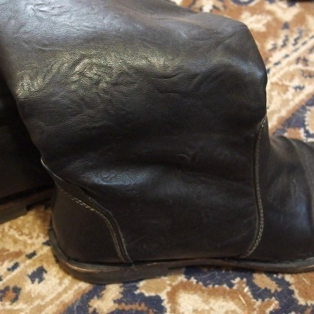 Glattleder-Stiefel zu eng? Mit heißem Wasser dehnen