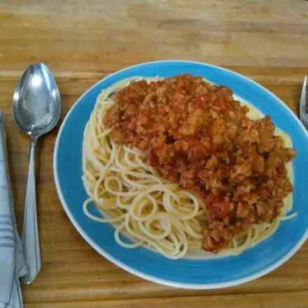 Spaghetti mit Tomatenfleischsoße (Spaghetti Bolognese)