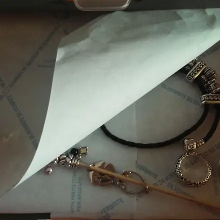 Silber läuft nicht an: Silberschutzpapier hilft!