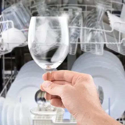 Trübe Trinkgläser werden so wieder "klar"