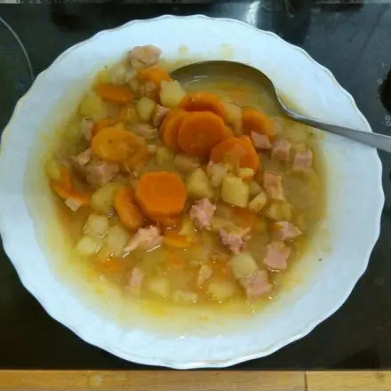 Möhrensuppe mit Putenfleischeinlage