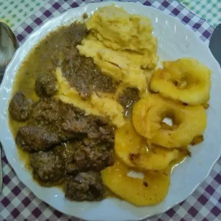 Putenleberragout mit angerösteten Apfelscheiben