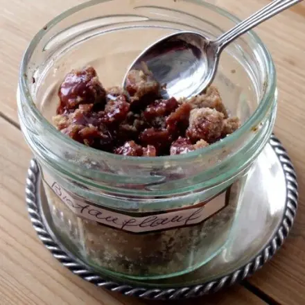 Brotauflauf im Glas aus misslungenem Hefebrot