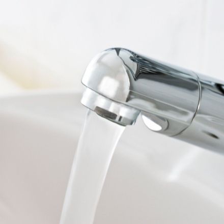 Wasserhähne mit WD40 polieren