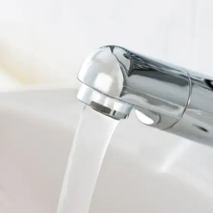 Wasserhähne mit WD40 polieren