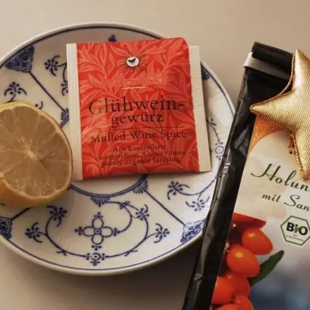 Leckerer alkoholfreier Holunderpunsch