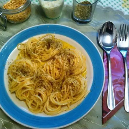 Spaghetti mit Olivenöl-Knoblauchsoße