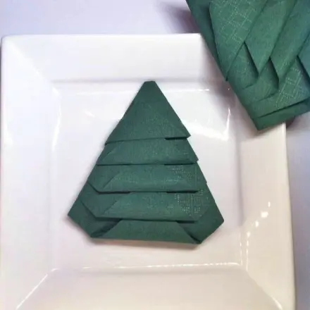 Servietten-Weihnachtsbaum falten