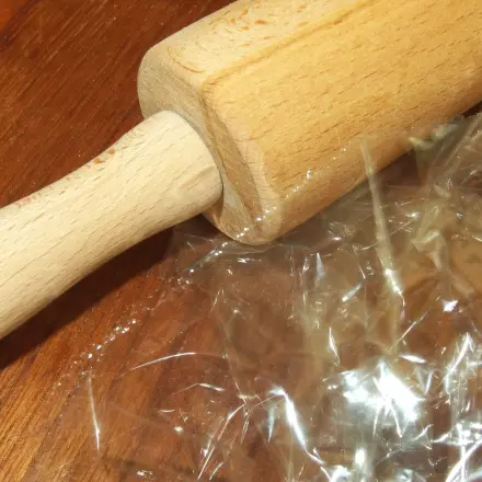 Teig ausrollen ohne kleben und ohne Mehl