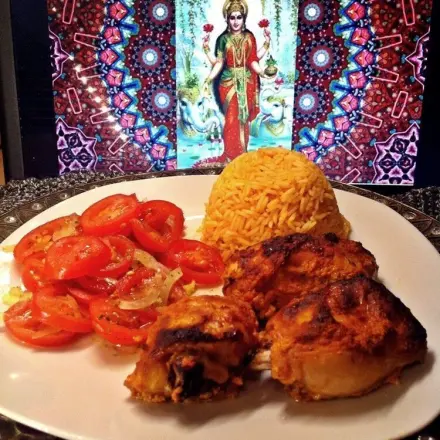 Geschmorte Hähnchenschenkel in Joghurtsoße nach indischer Art