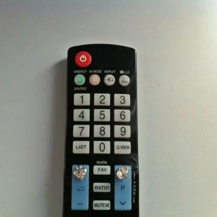 Im Dunkeln die Fernbedienung leichter bedienen