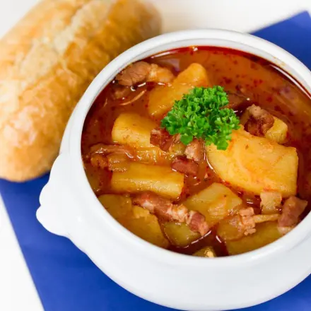 Kartoffelgulasch nach österreichischer Art