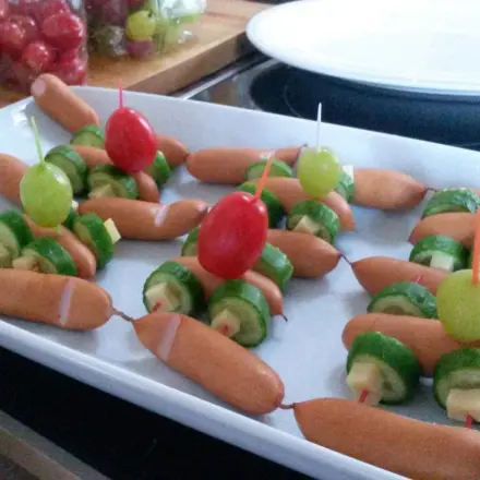 Lustige Autos aus Würstchen