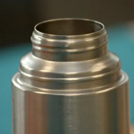 Thermoskanne mit flüssiger Soda reinigen