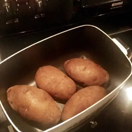 Folienkartoffeln ohne Folie oder Ofen