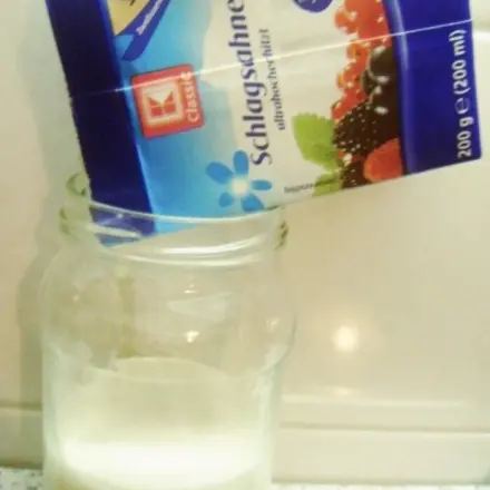 Abgelaufene Schlagsahne noch zu Butter machen