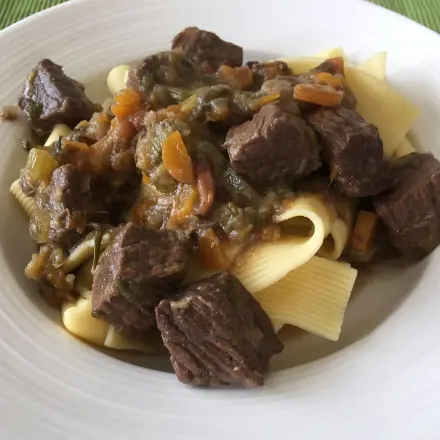 Rindergulasch mit Bandnudeln