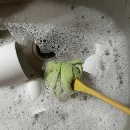 Abwasch im Apartment Hotel