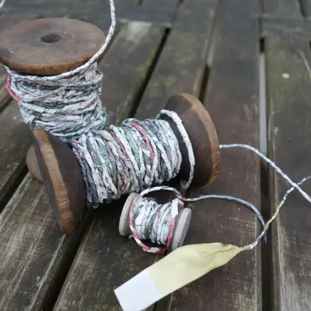 Garn aus Zeitungspapier herstellen ~ DIY