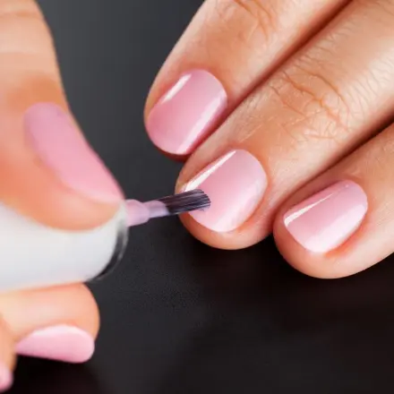 Nagellack hält länger auf den Nägeln