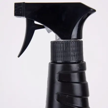 Kalkablagerungen: Fliesen reinigen mit Felgenreiniger