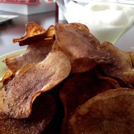 Knusprige Kartoffelchips aus dem Backofen