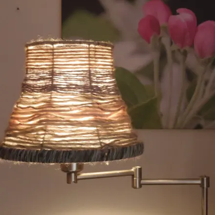 Lampenschirm mit Wollgarn umwickeln
