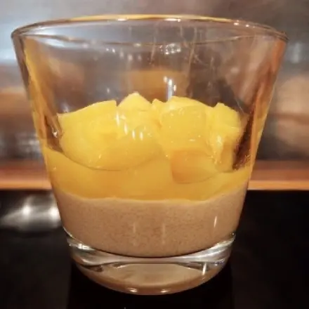 Falsches Panna Cotta mit Mangofrucht