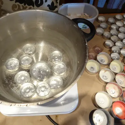 Recycling: Teelichthüllen wiederverwenden