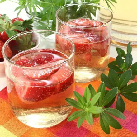 Sehr leckere Maibowle mit Erdbeeren