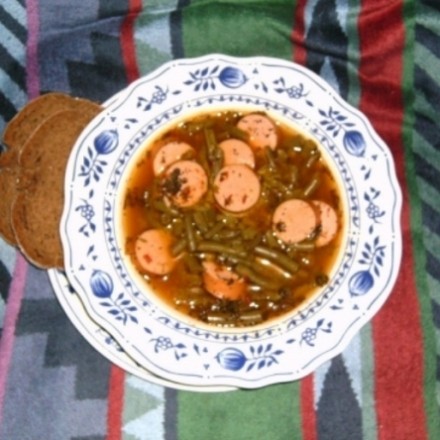Schnelle Bohnensuppe mit Bockwurststückchen