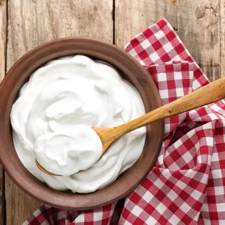 Salatsoßen: Statt Mayonnaise Joghurt verwenden
