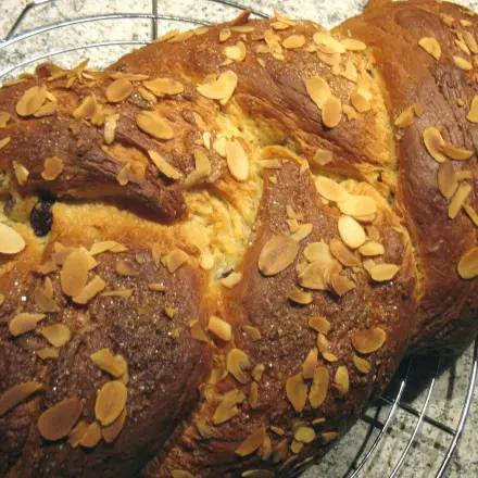 Einfacher Hefe-Rosinen-Zopf  mit Gelinggarantie