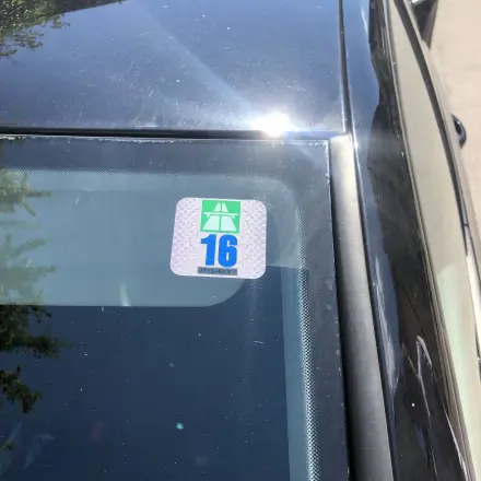 Klebereste von Vignetten entfernen