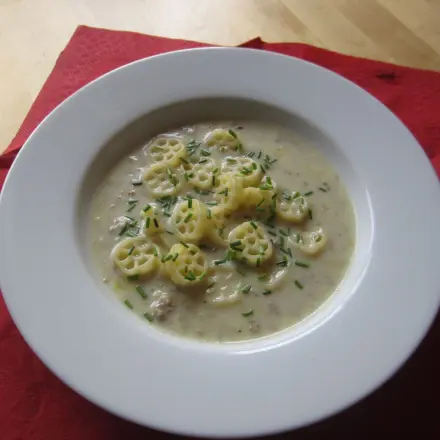 Schnelle Käse-Lauch-Suppe mit Hackfleisch