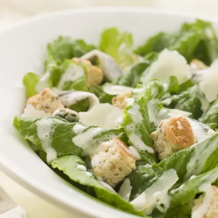Salatdressing mit Parmesan für die Grillsaison