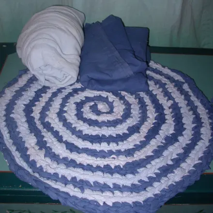 Flickenteppich aus alter Wäsche häkeln