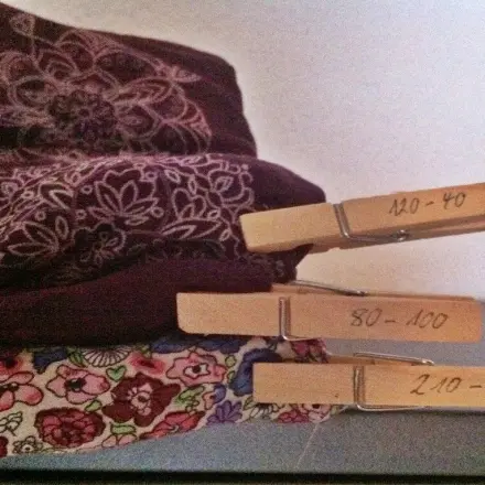 Stoffgröße mit Wäscheklammern markieren