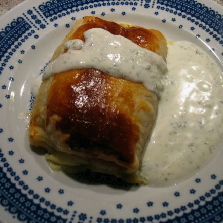 Spargel-Schinken Taschen mit Kräutersauce