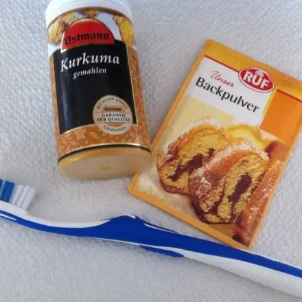 Zähne natürlich aufhellen mit Kurkuma