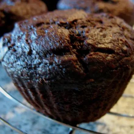 Schoko-Bananen-Muffins mit flüssigem Knusperkern