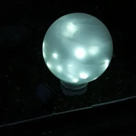 Solarleuchte aus alter Kugellampe