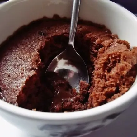 Schoko Tassenkuchen mit Nutellakern aus der Mikrowelle