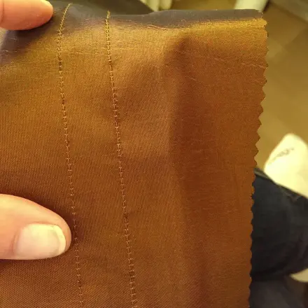 Naht über Knie gerundet auftrennen