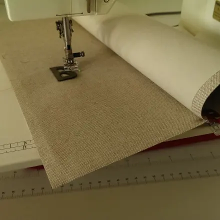 Große Stoffmengen unter die Nähmaschine bringen