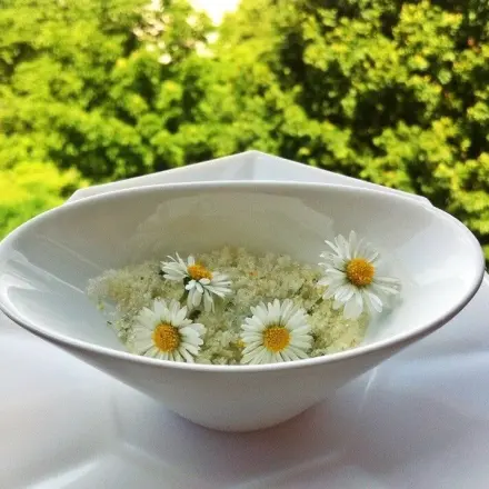 Gänseblümchen-Zucker herstellen
