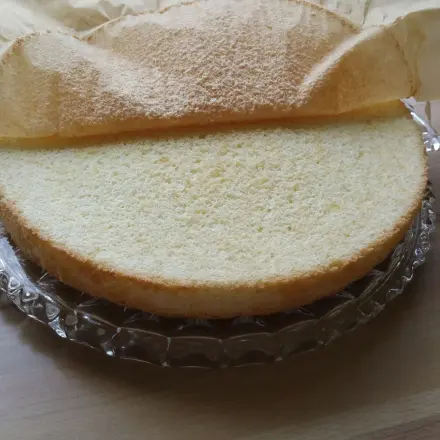 Sehr lockerer Biskuitboden - nur mit einem Esslöffel abmessen