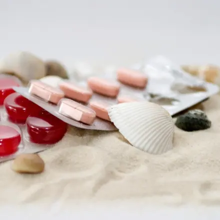 Krank im Urlaub: Das gehört in jede Reiseapotheke