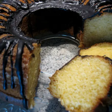 Schneller Vanille-Gugelhupf - glutenfrei